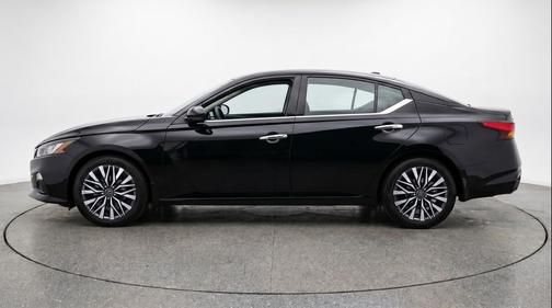 Super Black 2025 Nissan Altima SV FWD