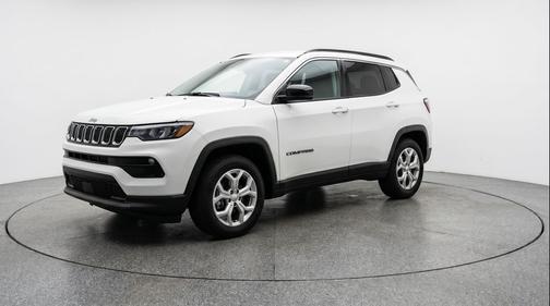 Bright White Clearcoat 2025 Jeep Compass Latitude