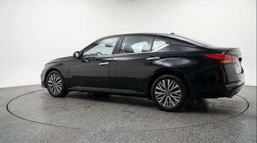 Super Black 2025 Nissan Altima SV FWD