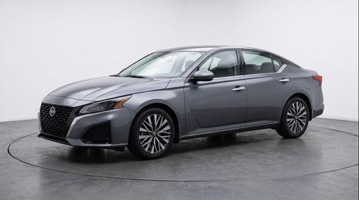 Gun Metallic 2025 Nissan Altima SV FWD
