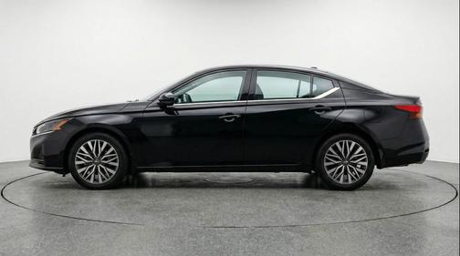 Super Black 2025 Nissan Altima SV FWD