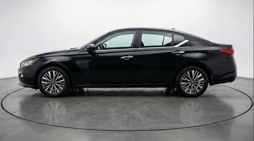 Super Black 2025 Nissan Altima SV FWD