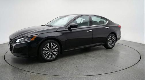 Super Black 2025 Nissan Altima SV FWD