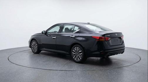 Super Black 2025 Nissan Altima SV FWD