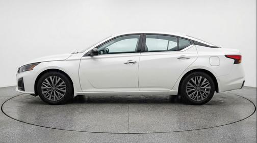 Glacier White 2025 Nissan Altima SV FWD