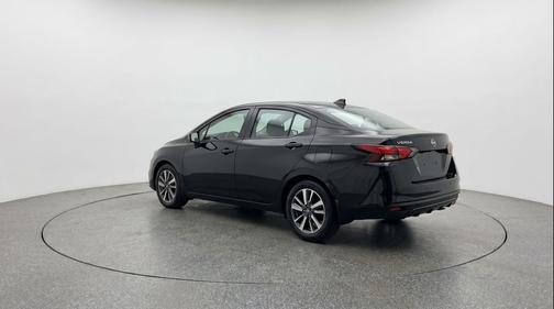 Super Black 2025 Nissan Versa 1.6 SV