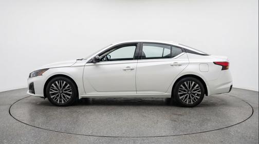 Glacier White 2025 Nissan Altima SV FWD