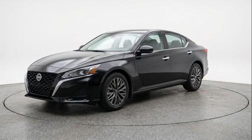 Super Black 2025 Nissan Altima SV FWD