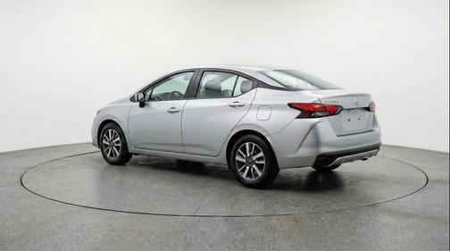 Brilliant Silver Metallic 2025 Nissan Versa 1.6 SV