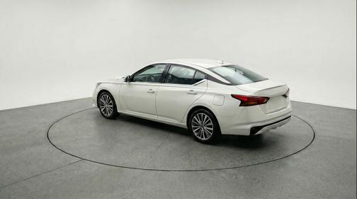 Glacier White 2025 Nissan Altima SV FWD
