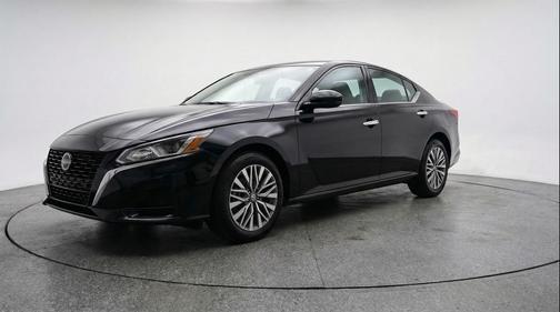 Super Black 2025 Nissan Altima SV FWD