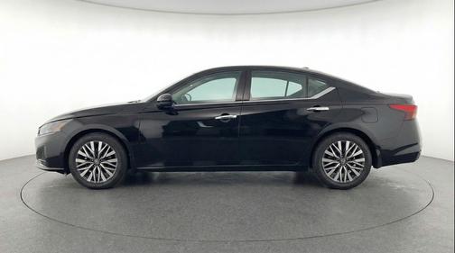 Super Black 2025 Nissan Altima SV FWD