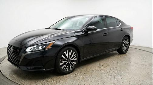 Super Black 2025 Nissan Altima SV FWD
