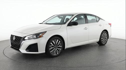 Glacier White 2025 Nissan Altima SV FWD