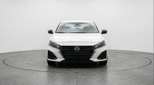 Glacier White 2025 Nissan Altima SV FWD
