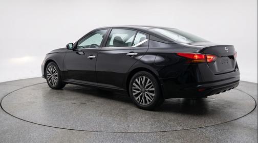 Super Black 2025 Nissan Altima SV FWD