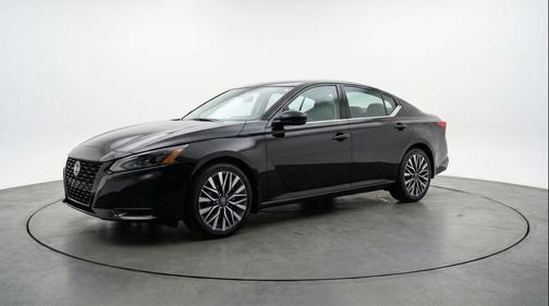 Super Black 2025 Nissan Altima SV FWD