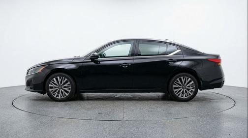 Super Black 2025 Nissan Altima SV FWD