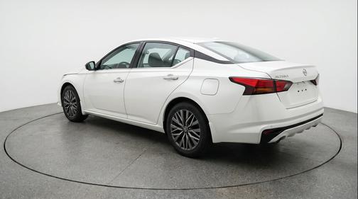 Glacier White 2025 Nissan Altima SV FWD