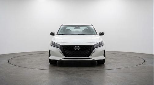 Glacier White 2025 Nissan Altima SV FWD