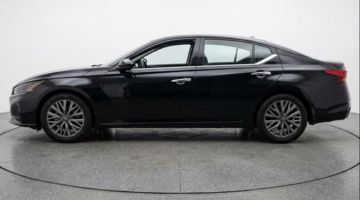 Super Black 2025 Nissan Altima SV FWD