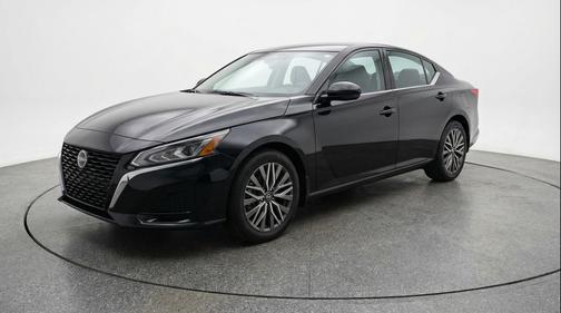 Super Black 2025 Nissan Altima SV FWD