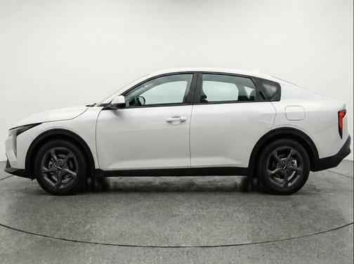 Snow White Pearl 2025 Kia K4 LXS