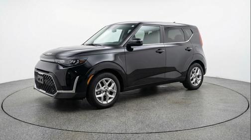Fusion Black 2025 Kia Soul LX