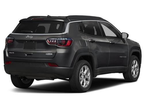 Diamond Black Crystal Pearlcoat 2025 Jeep Compass Latitude