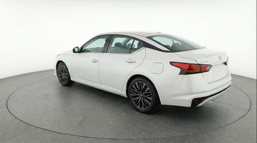 Glacier White 2025 Nissan Altima SV FWD