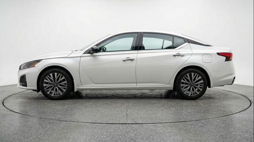 Glacier White 2025 Nissan Altima SV FWD