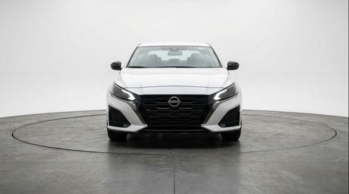 Glacier White 2025 Nissan Altima SV FWD