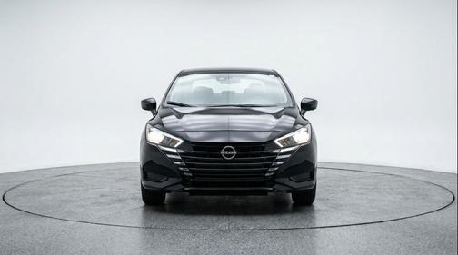 Super Black 2025 Nissan Versa 1.6 SV