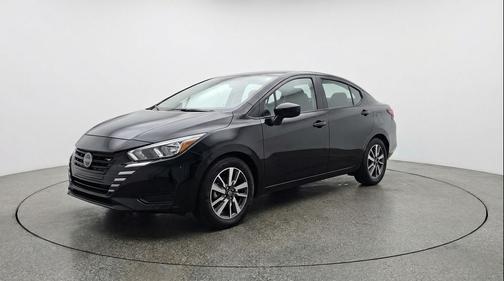 Super Black 2025 Nissan Versa 1.6 SV
