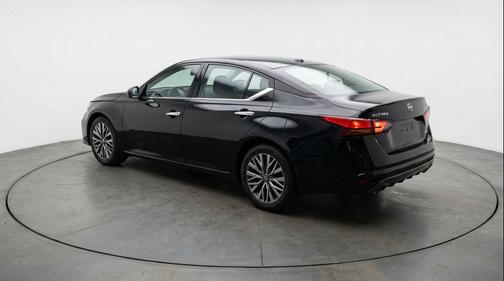 Super Black 2025 Nissan Altima SV FWD