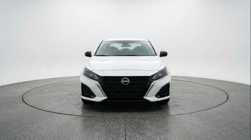 Glacier White 2025 Nissan Altima SV FWD