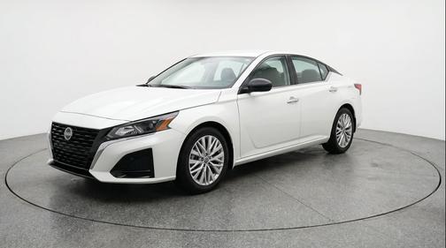 Glacier White 2025 Nissan Altima SV FWD