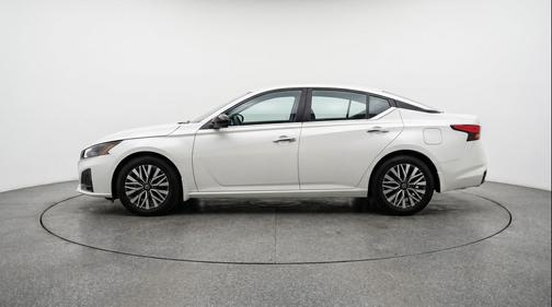 Glacier White 2025 Nissan Altima SV FWD