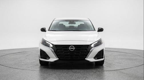 Glacier White 2025 Nissan Altima SV FWD