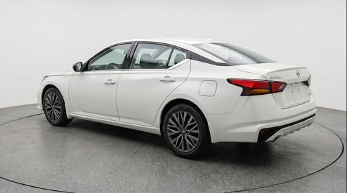 Glacier White 2025 Nissan Altima SV FWD