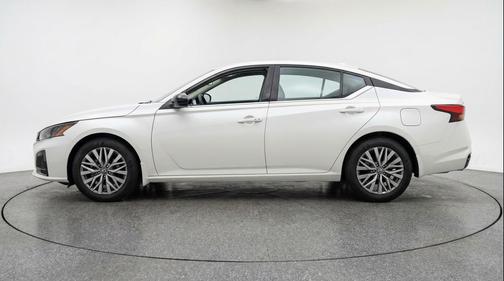 Glacier White 2025 Nissan Altima SV FWD