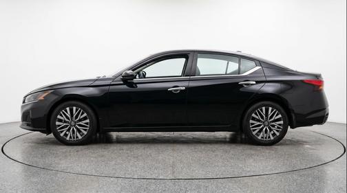 Super Black 2025 Nissan Altima SV FWD