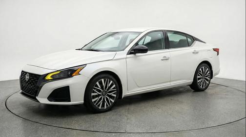 2025 Nissan Altima SV FWD