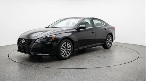 Super Black 2025 Nissan Altima SV FWD