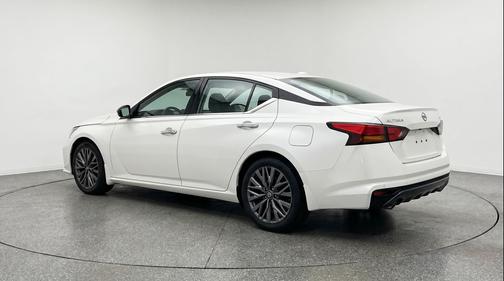 Glacier White 2025 Nissan Altima SV FWD