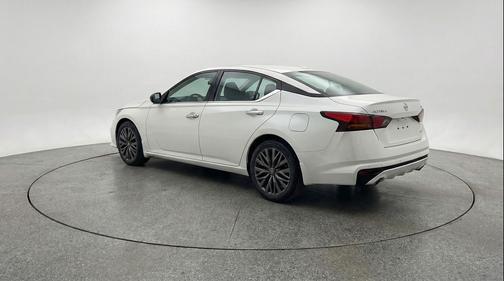 Glacier White 2025 Nissan Altima SV FWD