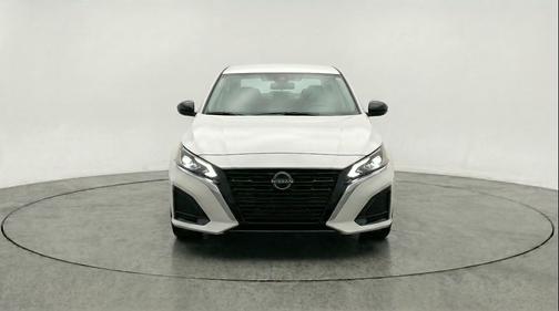 Glacier White 2025 Nissan Altima SV FWD