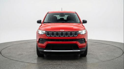 Red Hot Pearlcoat 2025 Jeep Compass Latitude