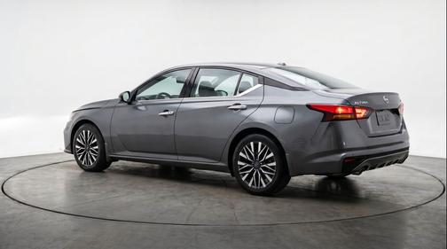 Gun Metallic 2025 Nissan Altima SV FWD
