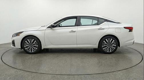 Glacier White 2025 Nissan Altima SV FWD